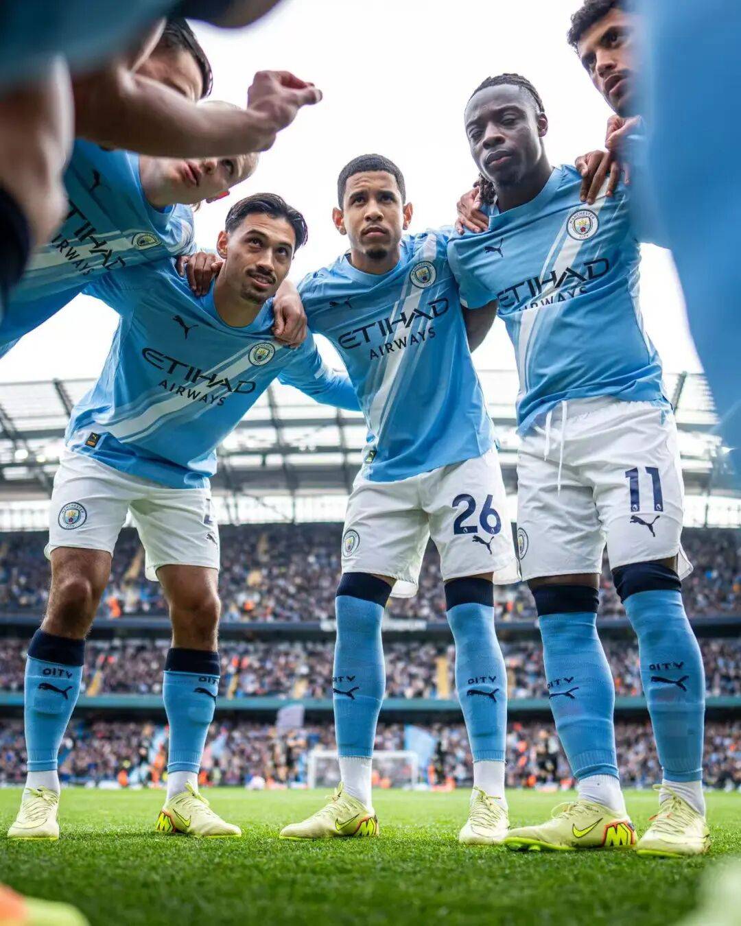 欧文突破两人防守命中三分