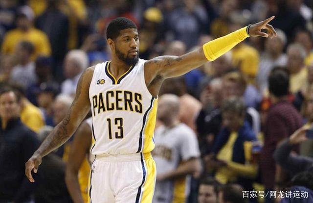 运气稍差！双方多拍相持 琼斯回球触网后弹回本方半场丢分