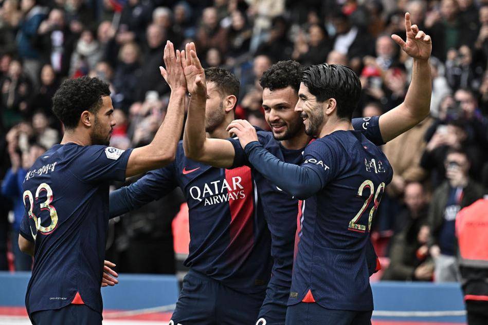 占得先机！佩古拉接发球造成对手回球出界率先破发