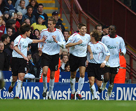 洛杉矶道奇在 2024 年世界大赛击败洋基夺冠，大谷翔平捧起生涯首座冠军奖杯