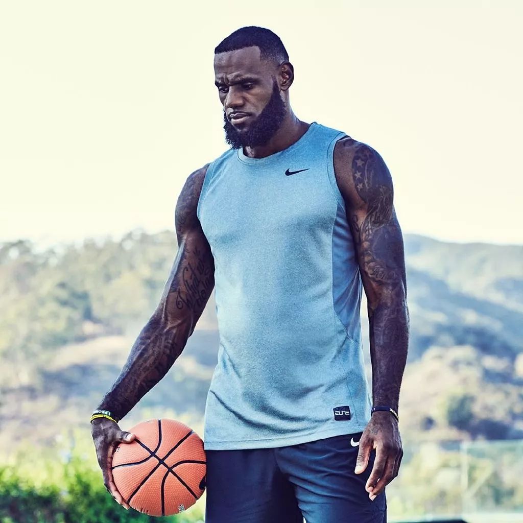[NBA]东契奇再送妙传 詹姆斯顺势起飞暴扣