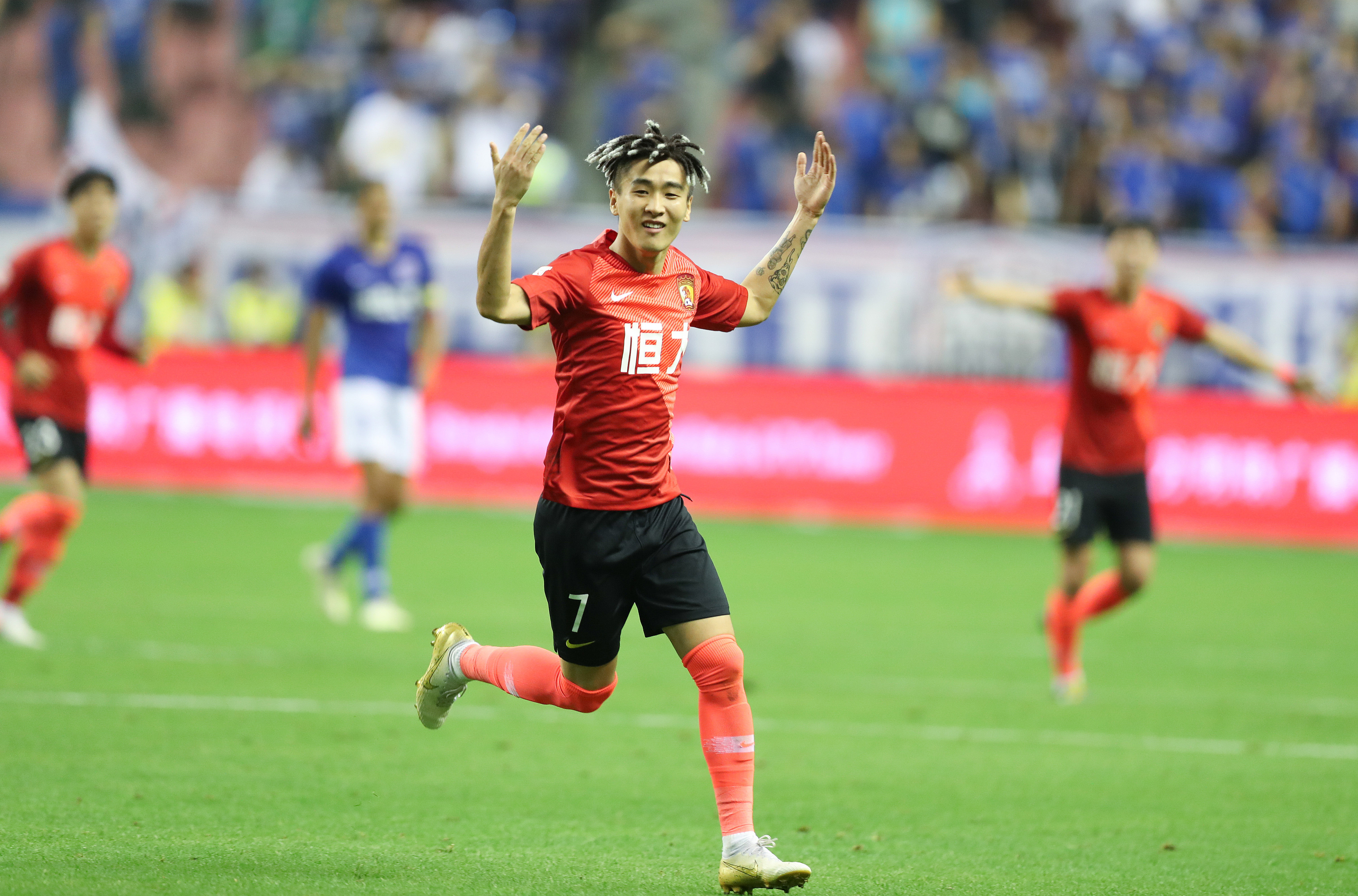 微星Claw 8 AI+掌机推出全新个性配色：冰河蓝／虚空紫