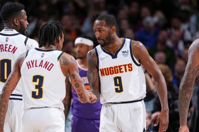 快船末节崩盘，哈登关键失误葬送比赛