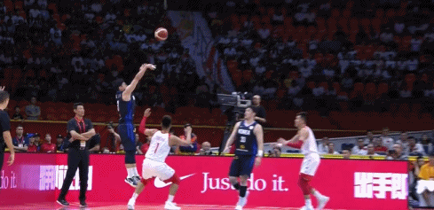 [德甲]沃尔夫斯堡队角球传中 阿穆拉头球破门